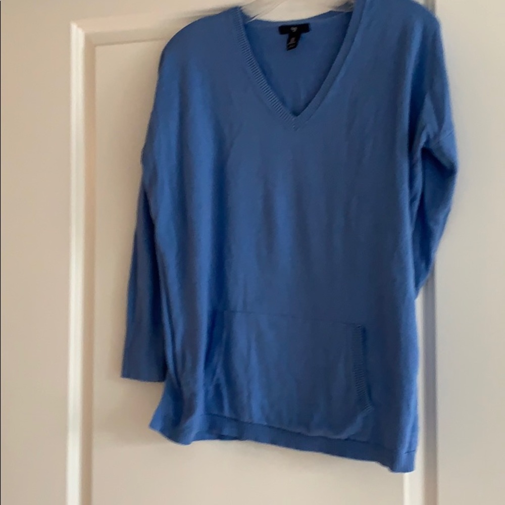 Gap sweater